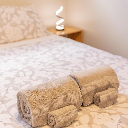 Back Garden Flat With Free On Street Parking And Fiber Wifi - 15 Mins To Ferry, Stadium, Cbd Wellington Dış mekan fotoğraf