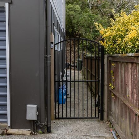 Back Garden Flat With Free On Street Parking And Fiber Wifi - 15 Mins To Ferry, Stadium, Cbd Wellington Dış mekan fotoğraf
