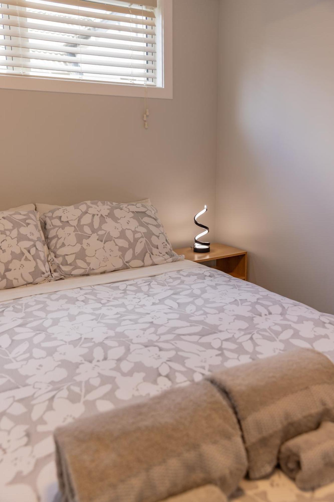 Back Garden Flat With Free On Street Parking And Fiber Wifi - 15 Mins To Ferry, Stadium, Cbd Wellington Dış mekan fotoğraf